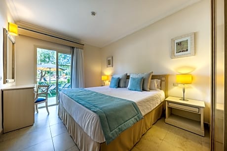 ONE BEDROOM SWIM UP SUITE 2 ADULTS