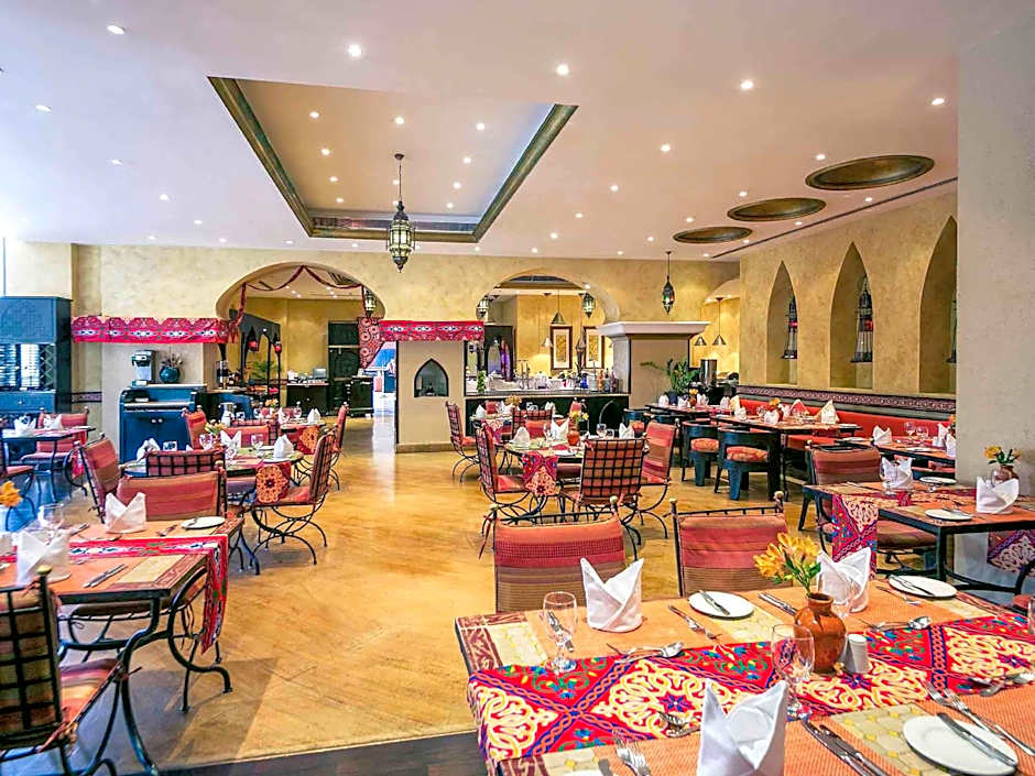 Mercure Grand Hotel Seef Hotel