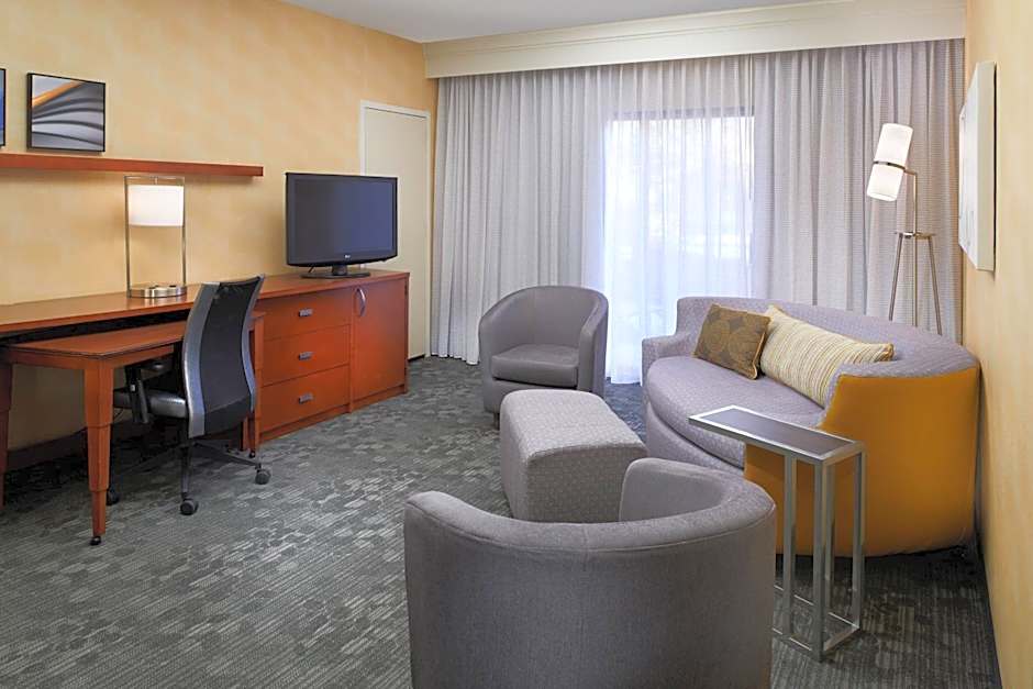 Courtyard By Marriott Detroit Livonia