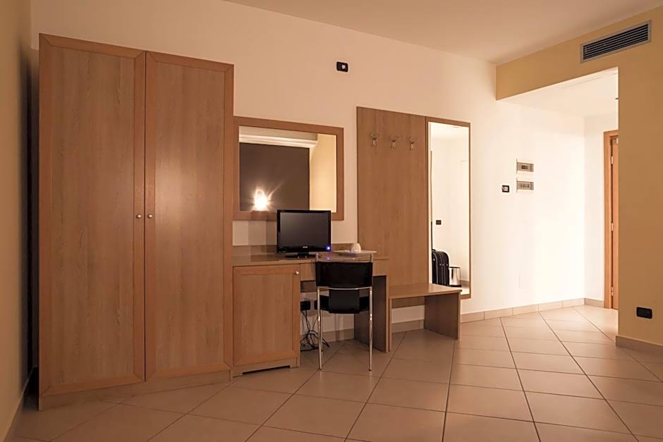 Photo 1 of 7 of 1 Double Bed or 2 Beds