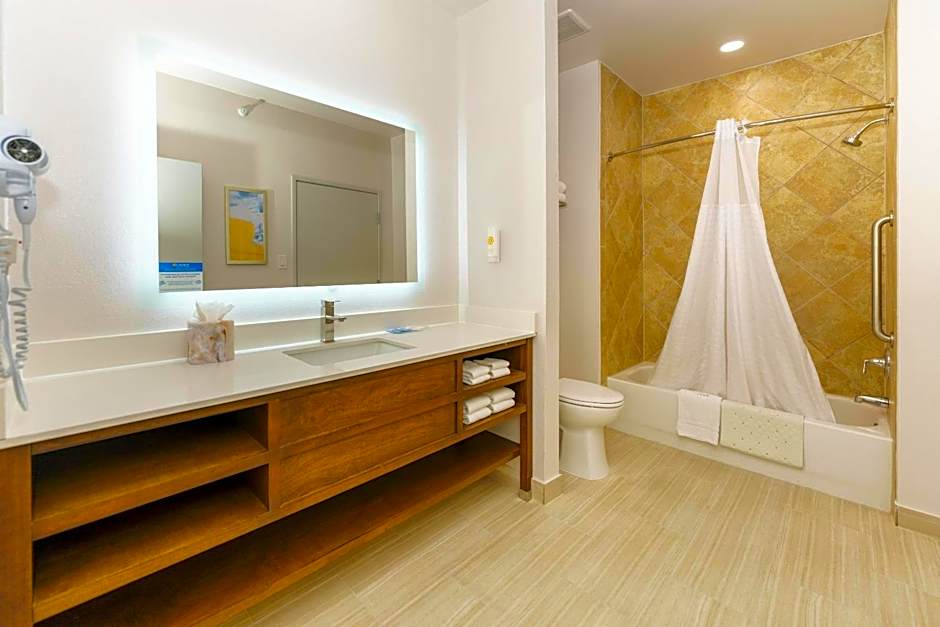 Comfort Suites University Drive