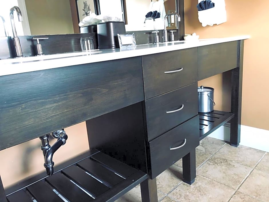 Suites at 249