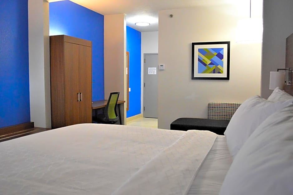 Holiday Inn Express & Suites Batesville, an IHG Hotel