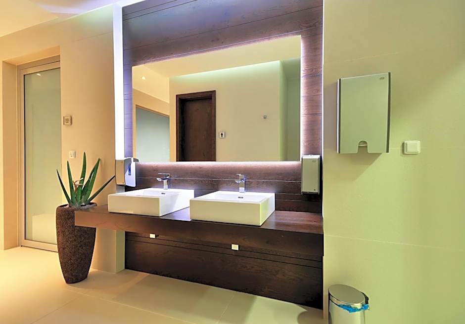 Hotel Harmony Medical & Wellness-Free Parking, 1,8km from the center