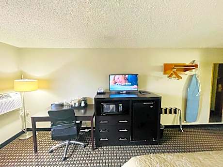 Queen Room - Mobility Access/Non-Smoking