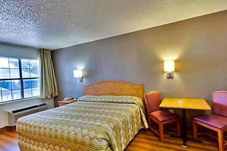 Queen Room - Smoking