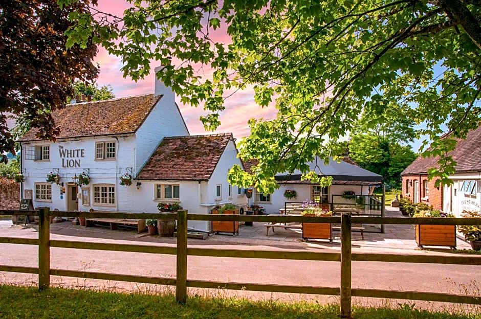The White Lion, Soberton