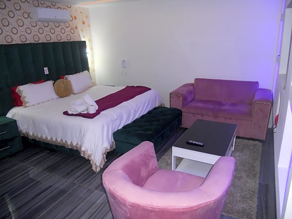 Gold Crown International Hotel