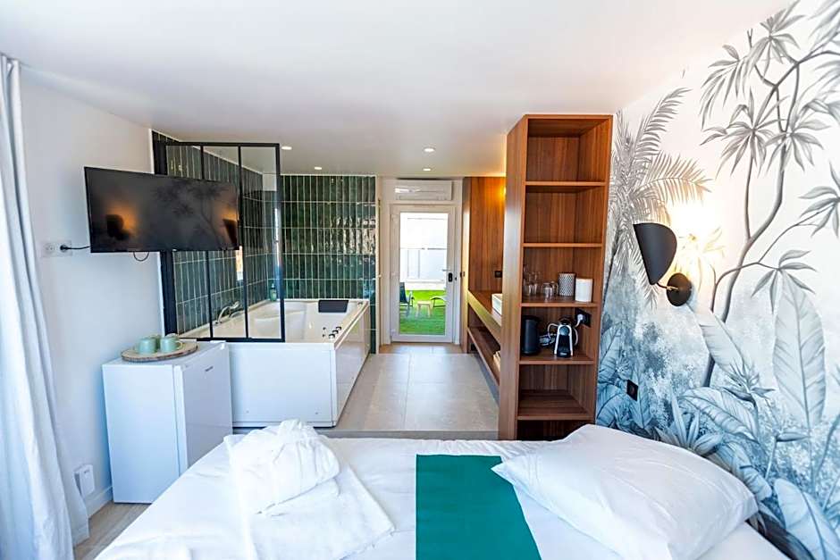 Love Room du Mont d'Or - Baignoire SPA - Minibar offert