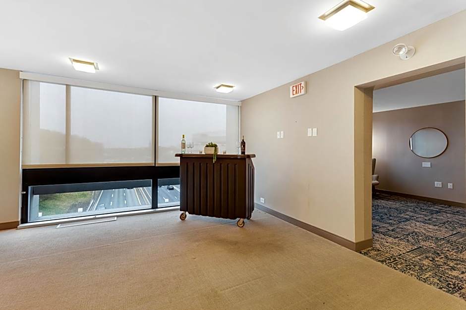 Four Points by Sheraton Boston Newton