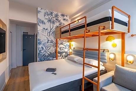 Family Room with Queen Bed, Bunk Bed and Single Bed