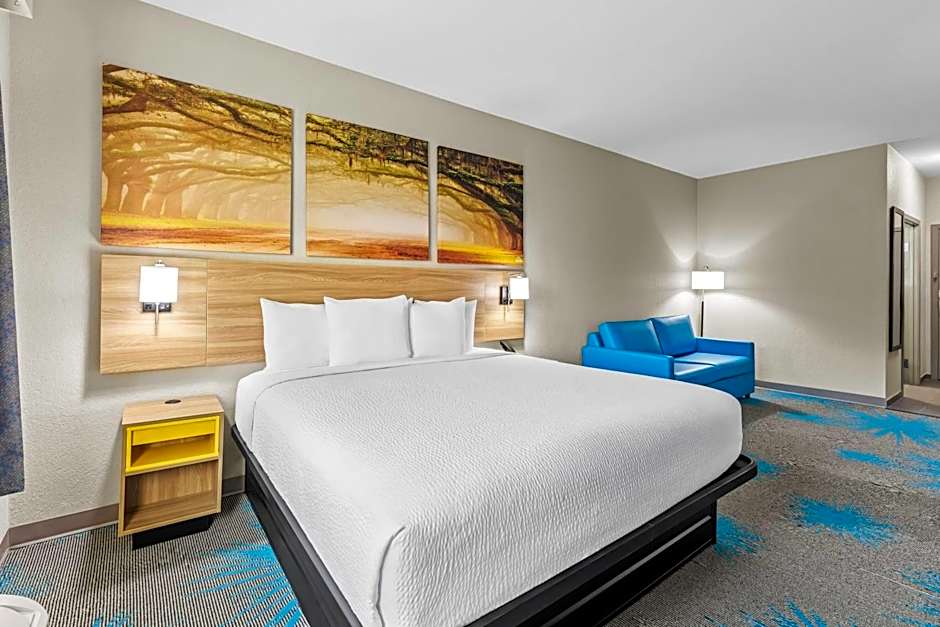 Days Inn & Suites by Wyndham Union City