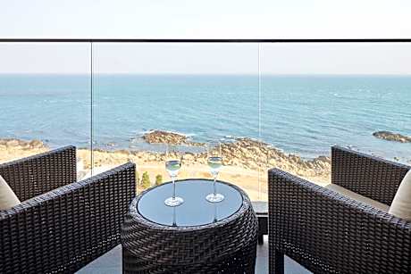 Cabin B Ocean View Twin Bed-Long Stay (4 nights), KRW 50,000 F&B Credit per night