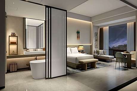 Executive Panorama King Room with Balcony and City View