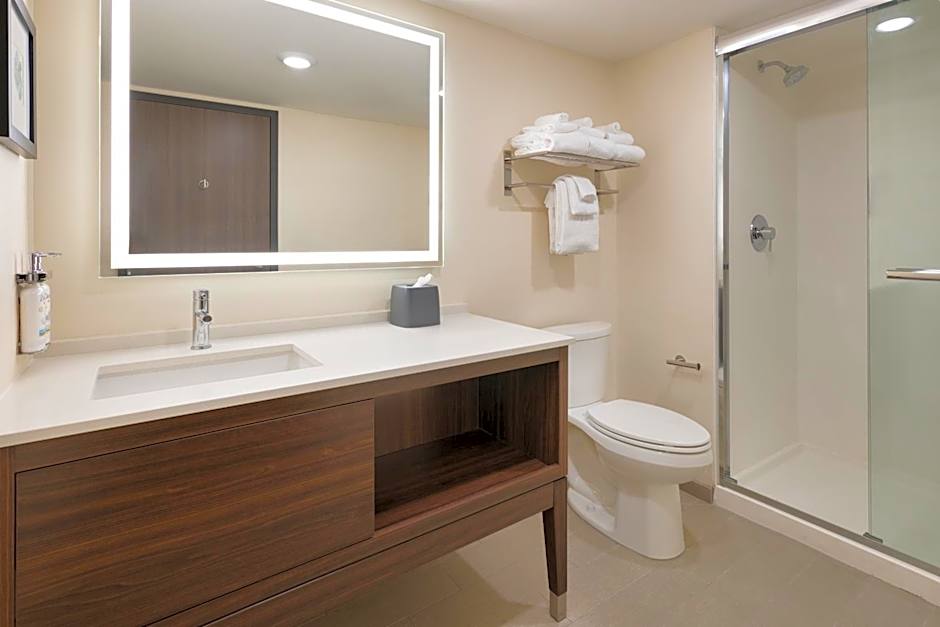 Holiday Inn & Suites Richmond West End By IHG