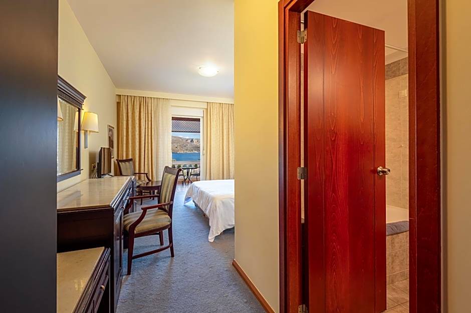 Crithoni's Paradise Hotel