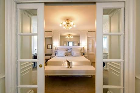 Deluxe King Suite