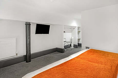 Large Double Room - Mezzanine Room