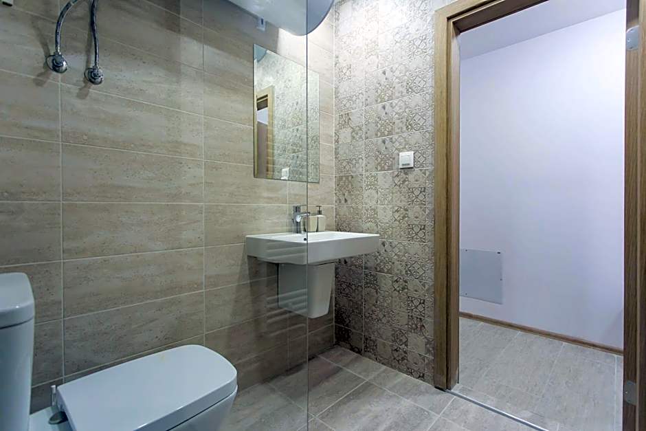 Modern and Bright Apartments near Center - FREE PARKING