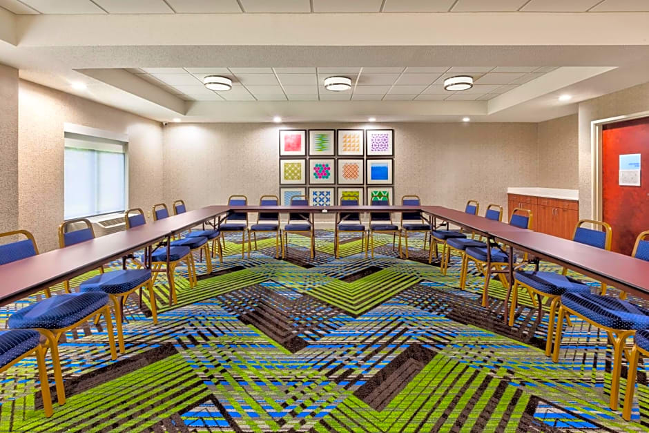 Holiday Inn Express & Suites Chesapeake By IHG