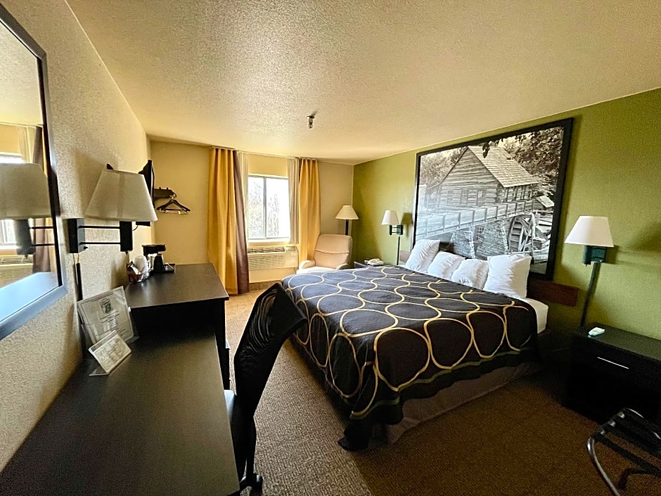 Super 8 by Wyndham Macon