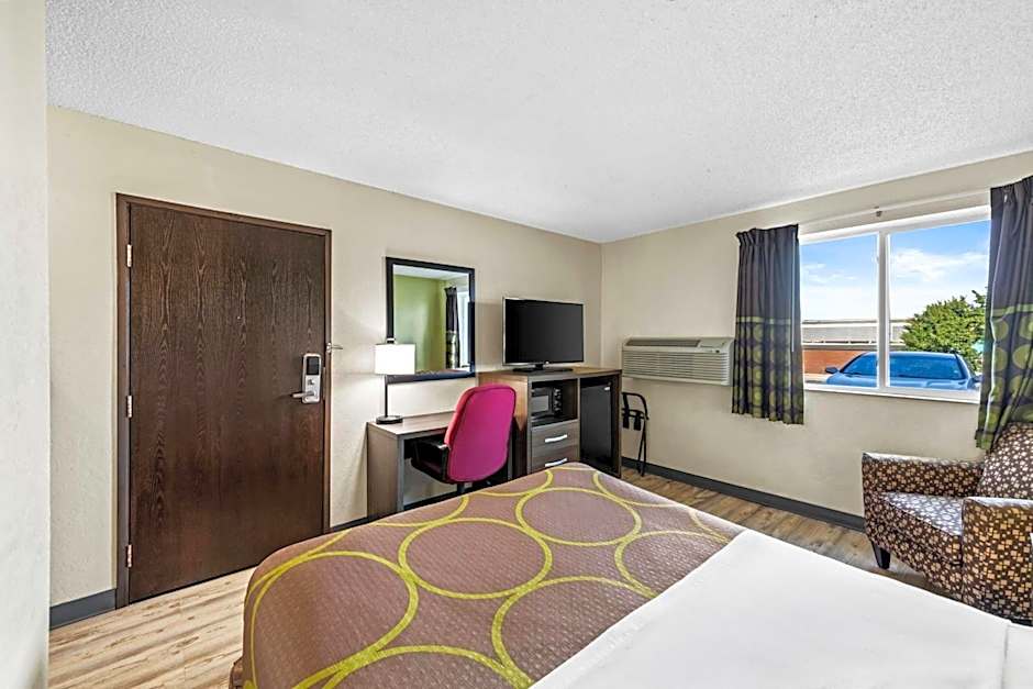 Super 8 by Wyndham Independence Kansas City