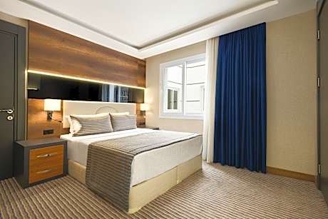 1 King Bed Non-Smoking Room