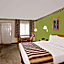 Days Inn & Suites by Wyndham Starkville