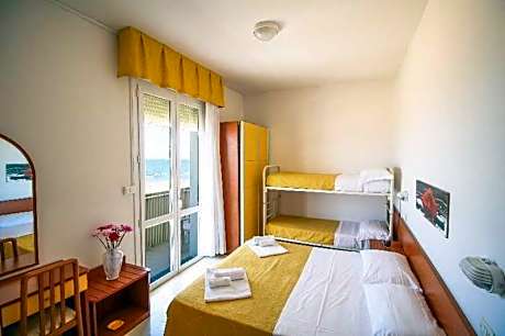 Triple Room with Sea View