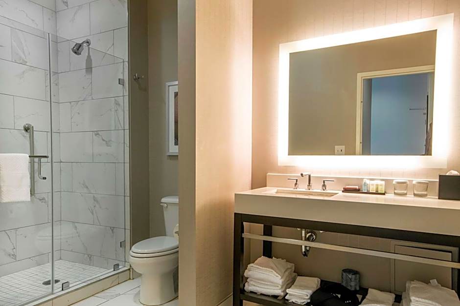 Embassy Suites By Hilton Louisville Downtown