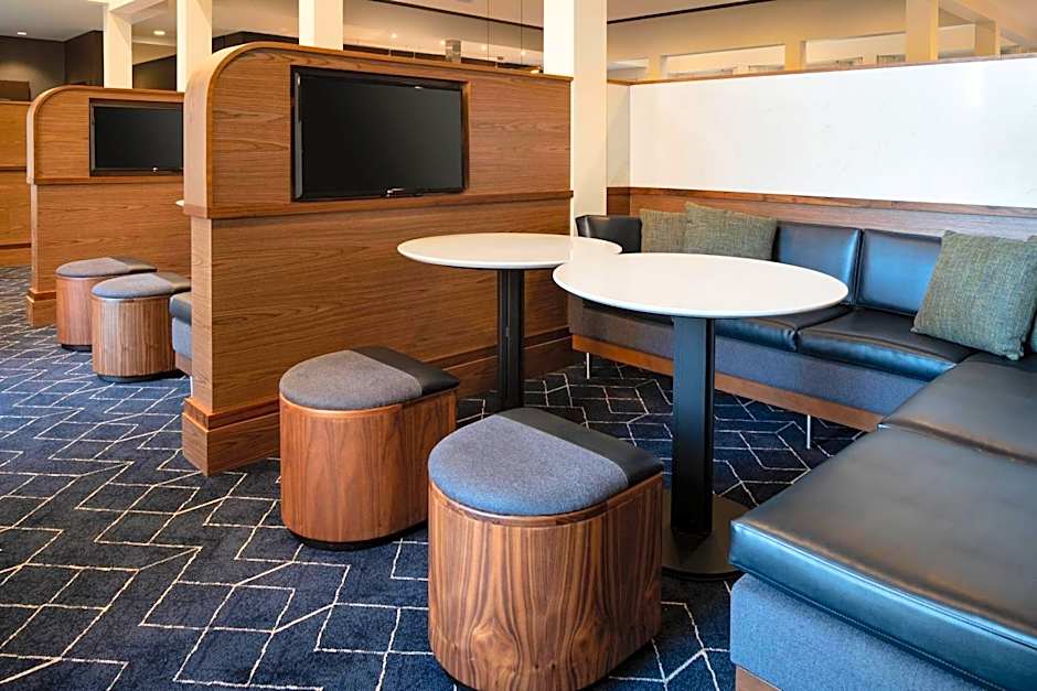 Courtyard by Marriott Bakersfield