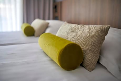 Classic Room with Balcony - Park Side