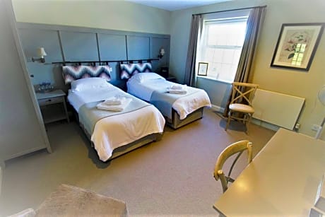 Twin Room with Private Bathroom