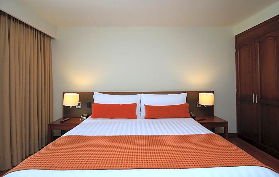 Hotel Windsor House Inn By GEH Suites