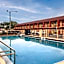 Econo Lodge Inn & Suites Maingate Central