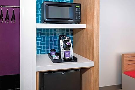 King Room with Tub - Mobility and Hearing Access