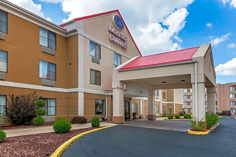 Comfort Suites near I-80 and I-94