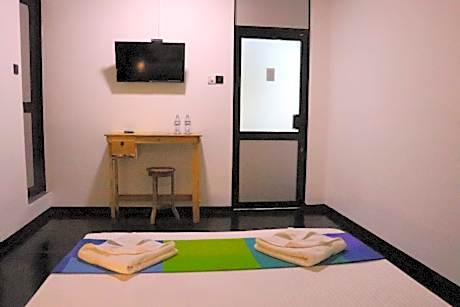 1 Person in 6-Bed Dormitory - Female Only