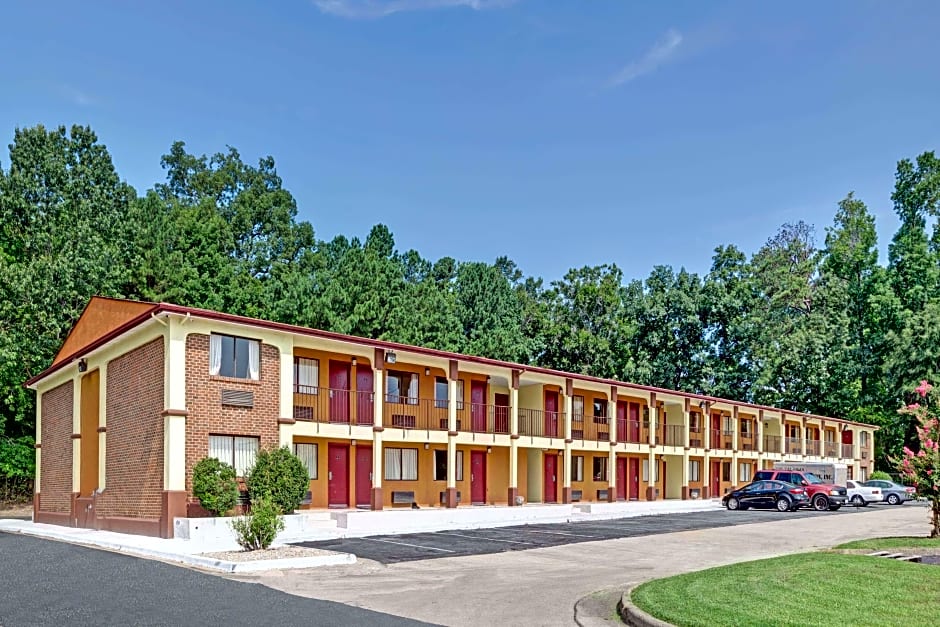 Days Inn by Wyndham Newport News City Center Oyster Point – Newport News, VA