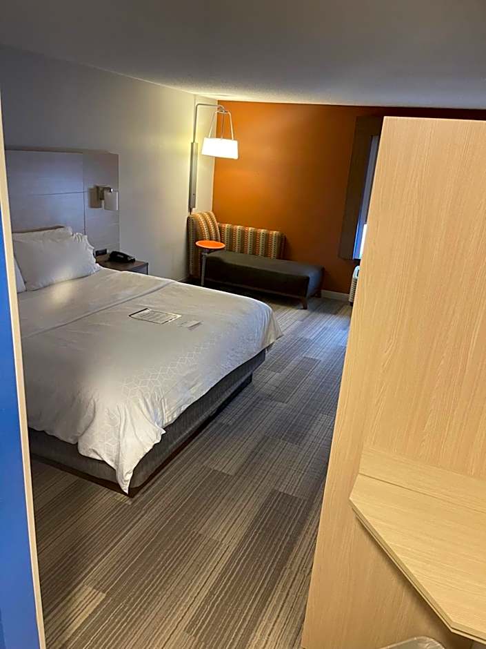 Holiday Inn Express Cedar Rapids - Collins Road By IHG