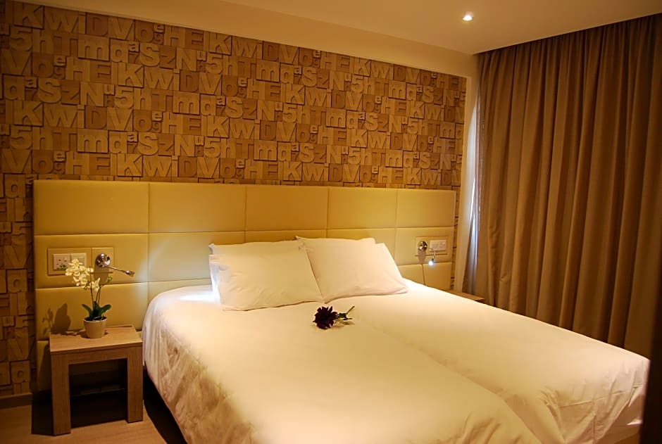 Melpo Antia Luxury Apartments & Suites