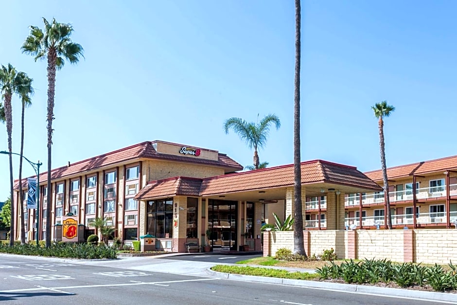 Super 8 by Wyndham Anaheim/Disneyland Drive