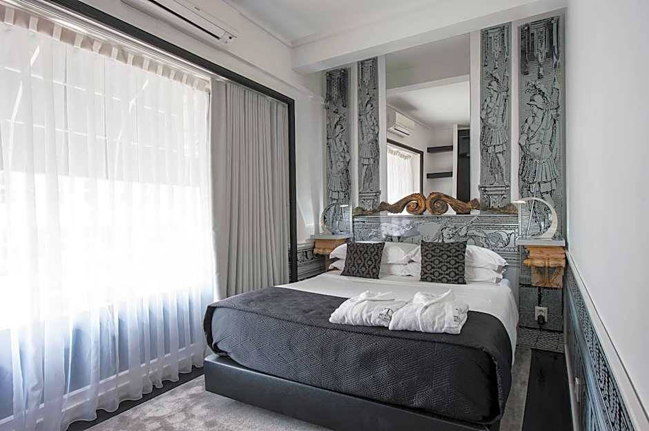 Teatro Boutique Rooms & Suites