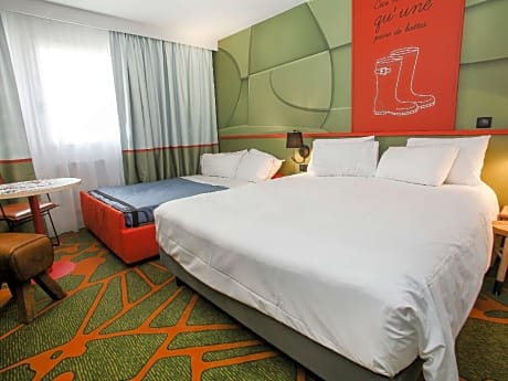 Superior Room with 1 queensize bed and sofa