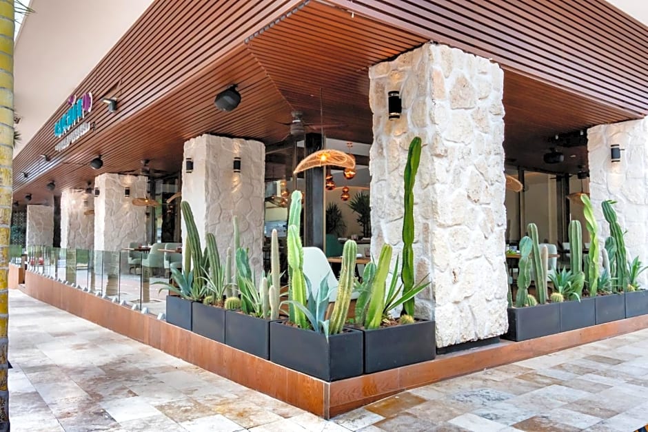 The Reef 28 - Adults Only - All Suites - Optional Gourmet All Inclusive