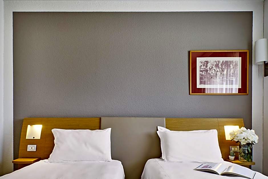 Living Place Hotel