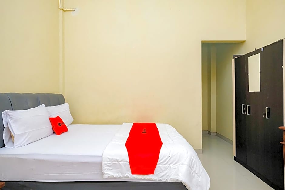 RedDoorz at Kutisari 2 Surabaya