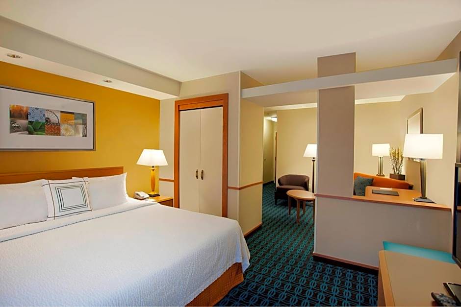 Photo 1 of 7 of 1 King Bed with Sofabed Suite, Mobility Accessible, Bathtub