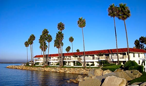 Oceanside Marina Suites - A Waterfront Hotel