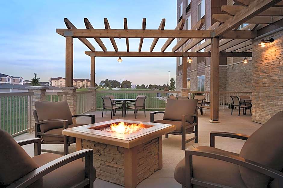 Country Inn & Suites by Radisson, Indianola, IA